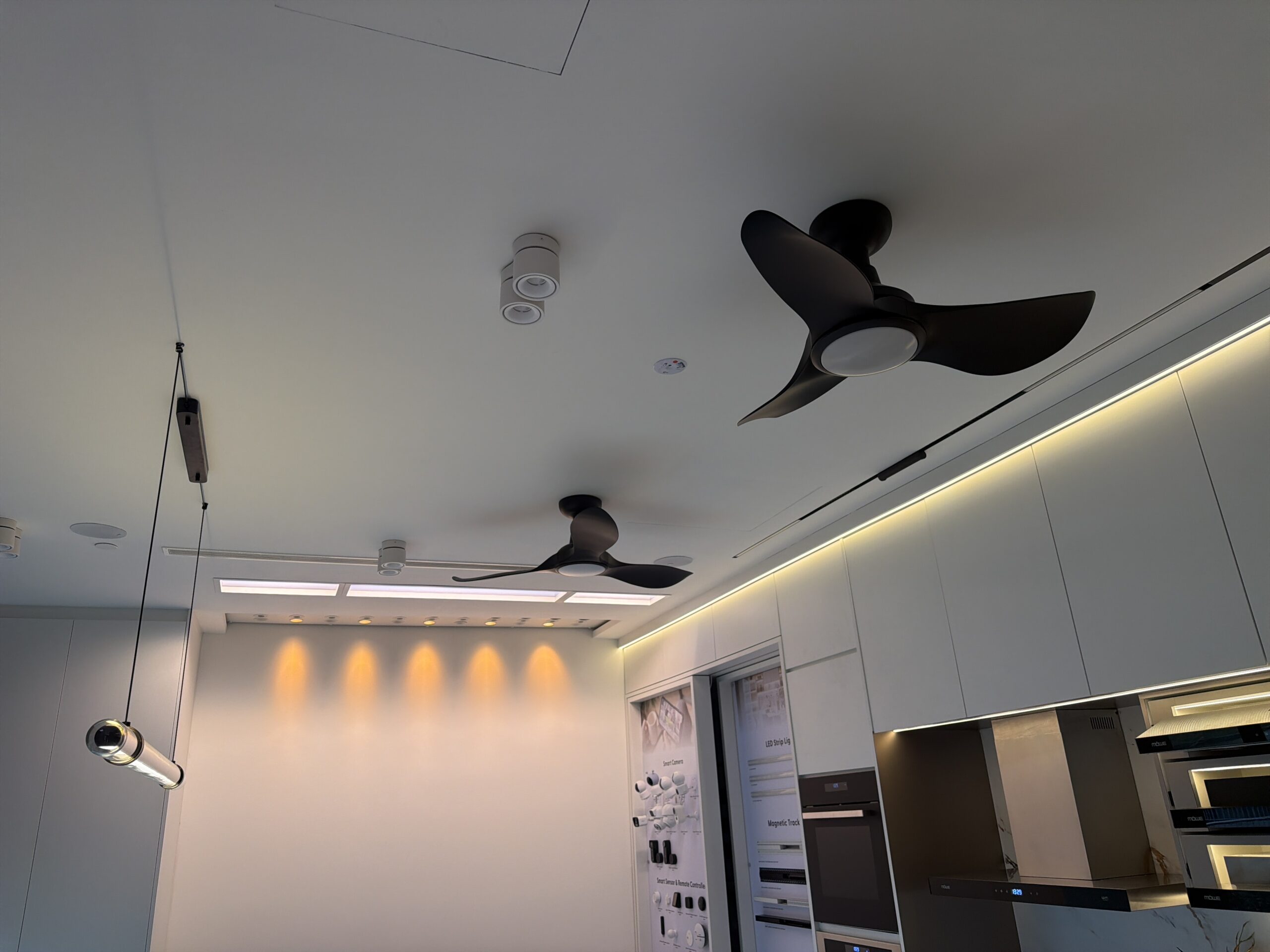 MÖWE Smart Fans and Lighting Display